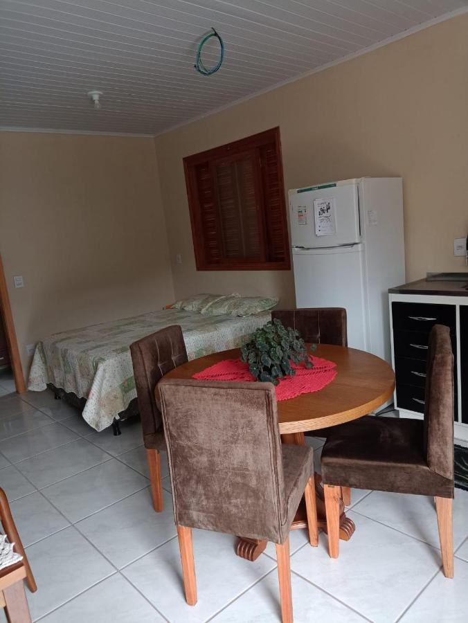 Kitnet Familia Garcia Hotel กรามาโด ภายนอก รูปภาพ