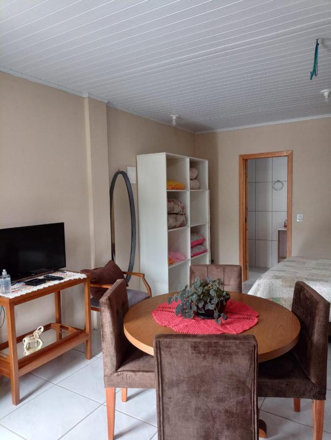 Kitnet Familia Garcia Hotel กรามาโด ภายนอก รูปภาพ